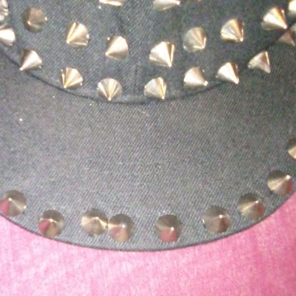 Men's Cap - Picture 2 of 5